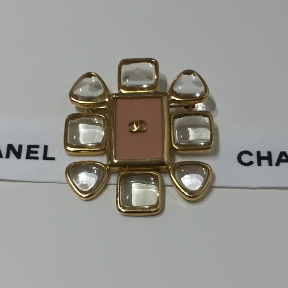Chanel Vintage 1996 Gripoix Glass Brooch - Picture 15 of 15
